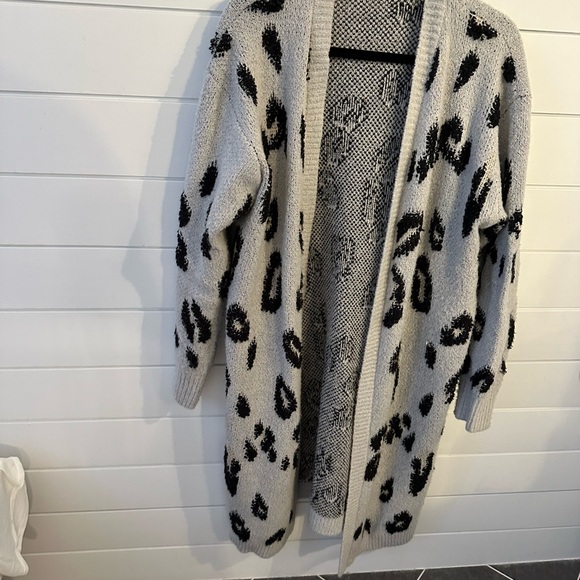 Knox Rose 🌹 leopard sweater LARGE - Picture 2 of 5